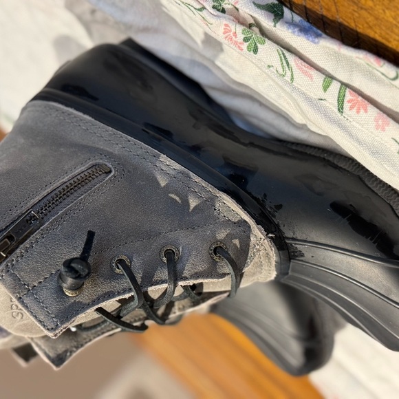 Women SPEERY Boots! - Picture 2 of 5